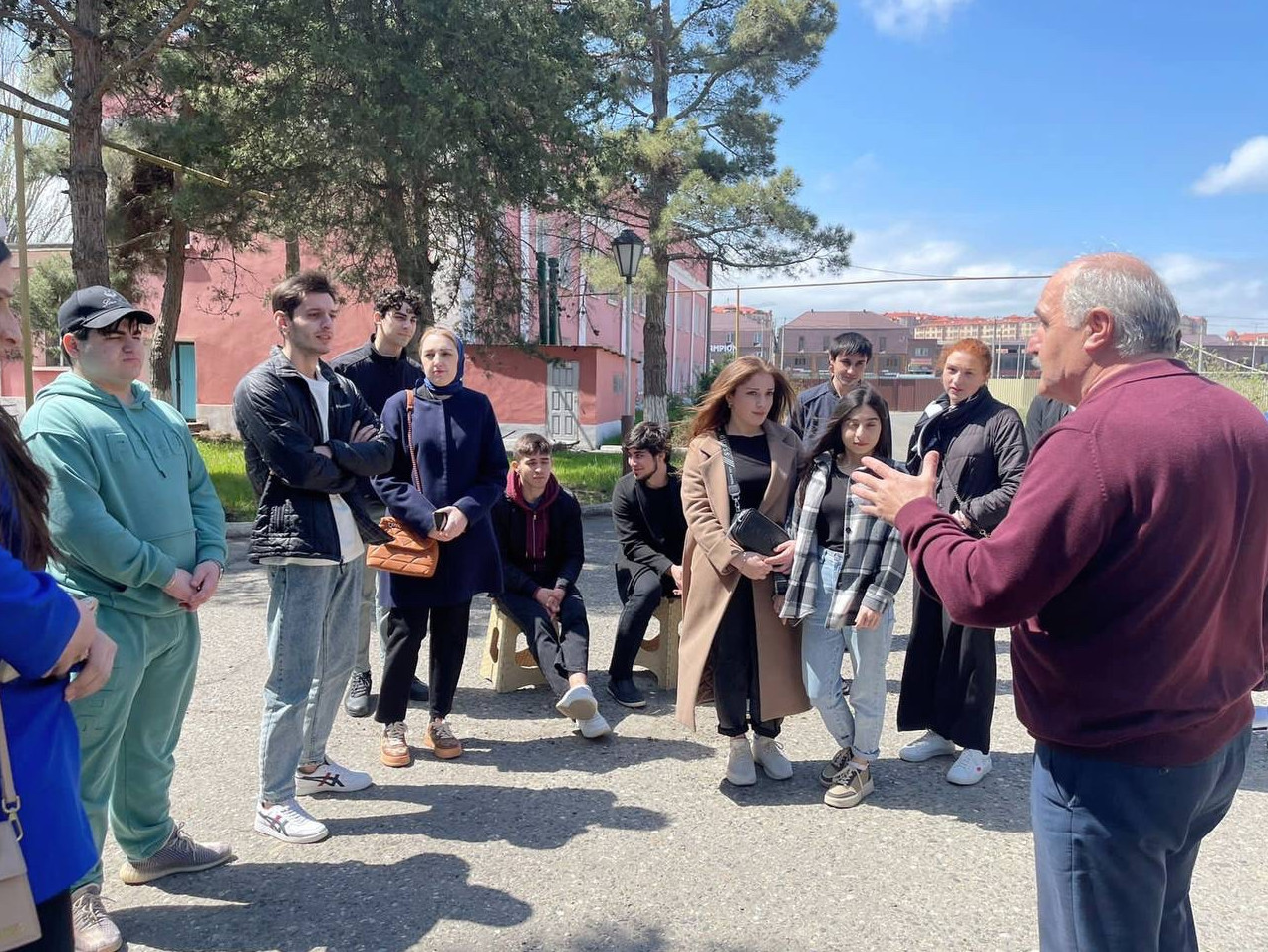 Профессиональная экскурсия студенческой молодежи на предприятии по изготовлению мебели