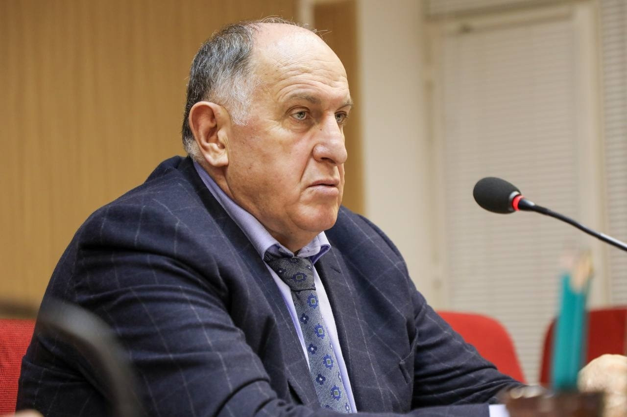 Абдулмуслим Абдулмуслимов 12 января провел встречу с коллективом Минтруда Дагестана