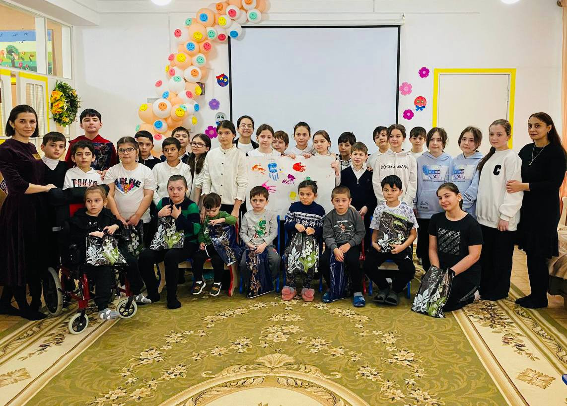 Волонтерская акция "Дарим детям радость"