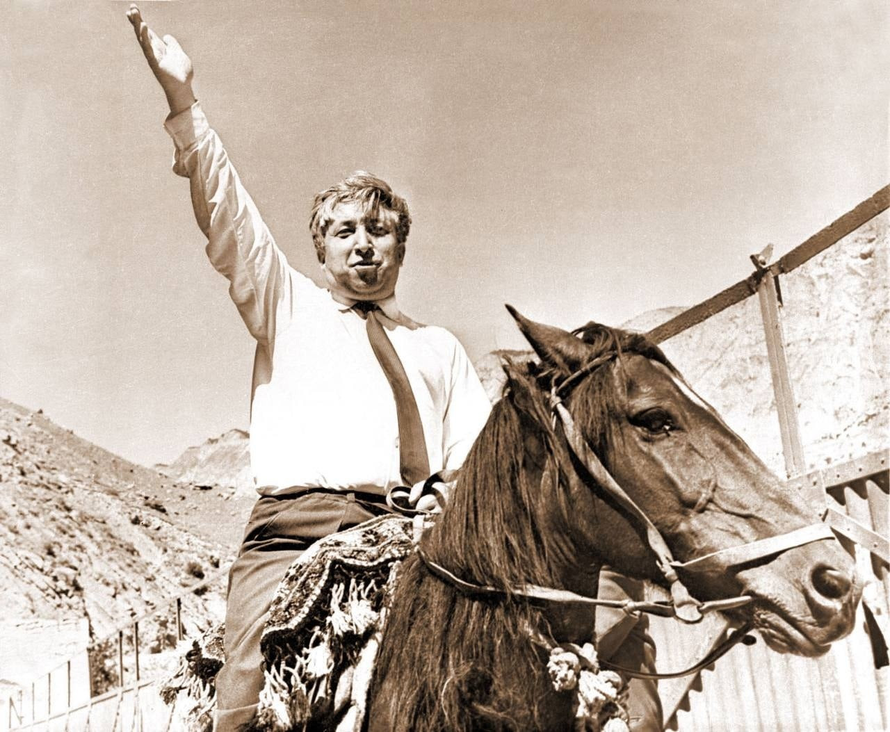 Расул Гамзатов открыл гостеприимную саклю дагестанской духовности всему миру