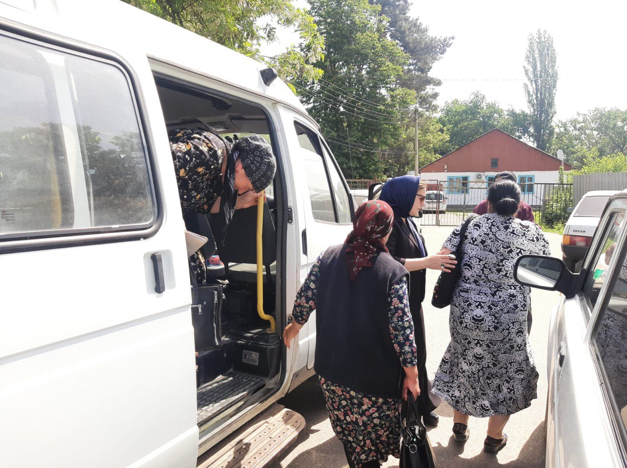 В рамках программы национального проекта "Демография" "Старшее поколение" специалисты ГБУ РД КЦСОН...