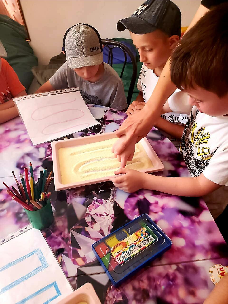 "Игры на песке".