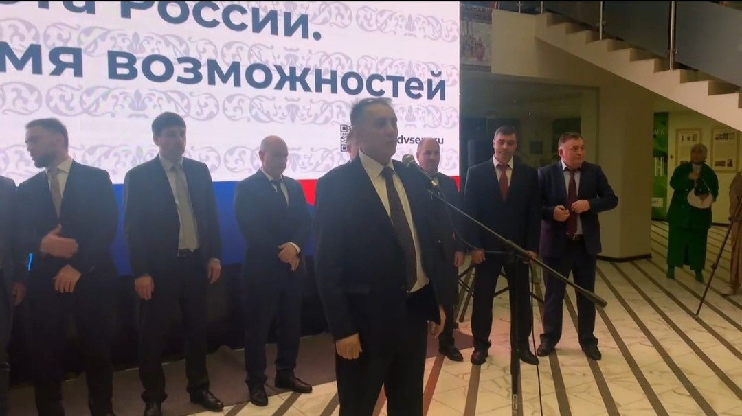 Всероссийскую ярмарку трудоустройства Работа России. Время возможностей 2023 в Республике Дагестан открыл  Абдурахман Махмудов.