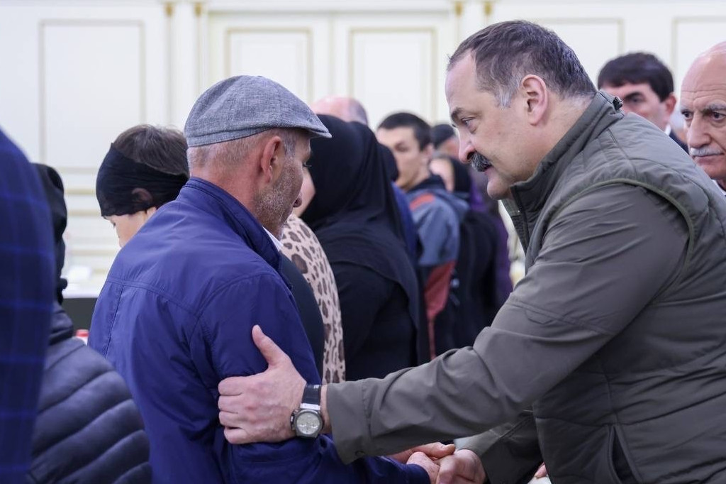 Мы все скорбим вместе с вами, воспринимая ваше горе как собственное.