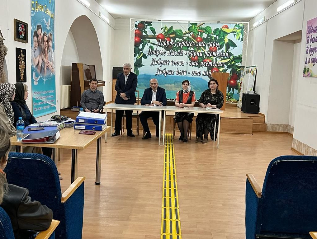 Встреча работников учреждения с советником директора Социально- педагогического института Низамом Меджидовичем.