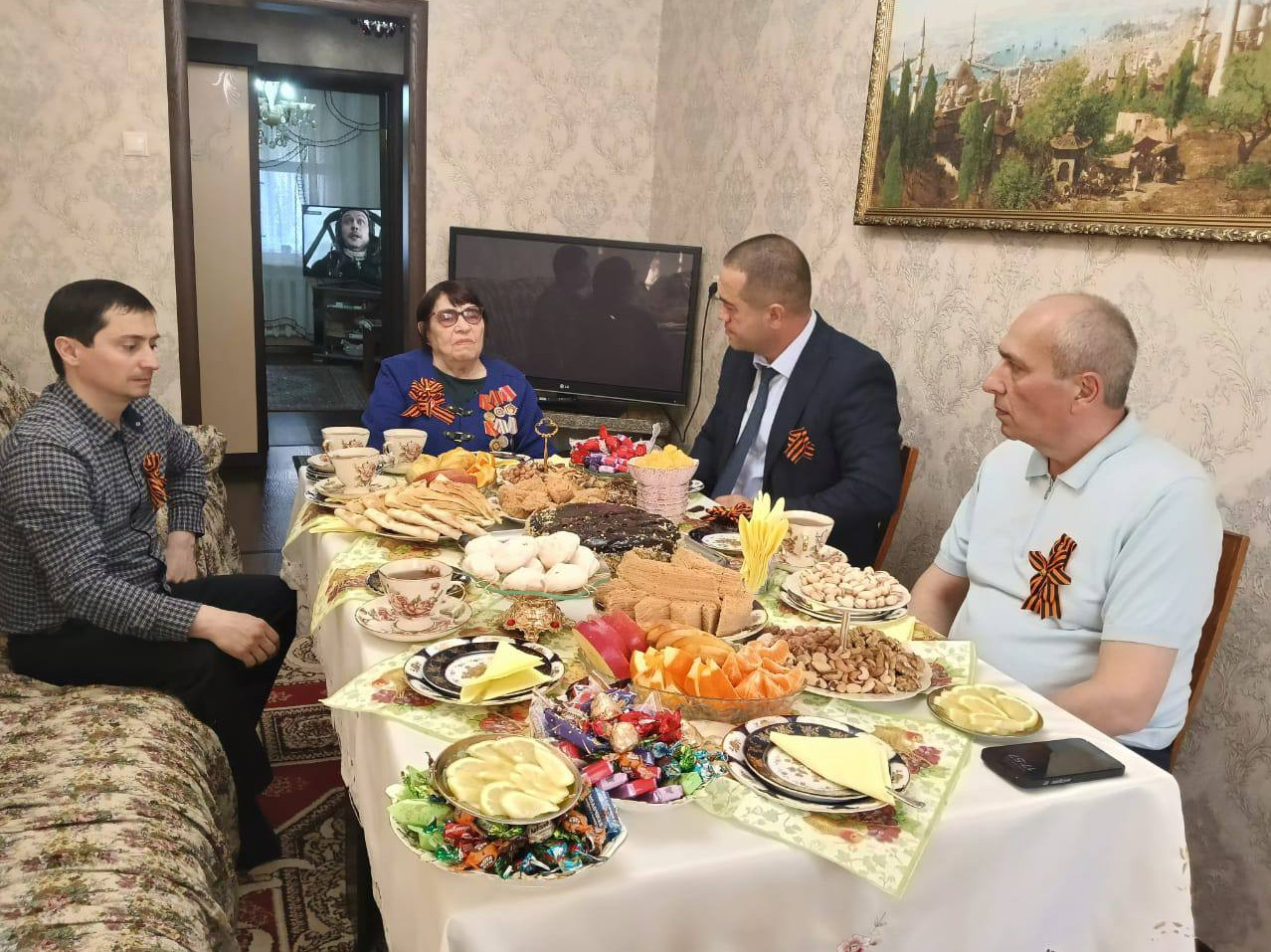 Череда праздничных мероприятий к светлому Празднику Победы завершена сегодня поздравлением участницы Великой Отечественной войны узницы фашизма Темировой Александры Егоровны.