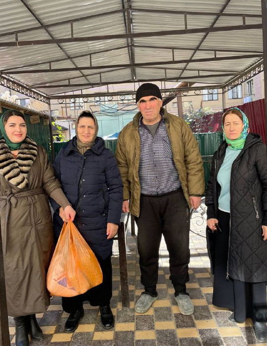 В преддверии праздника работники отделения социального обслуживания граждан пожилого возраста и инвалидов в полустационарной форме поздравили своих подопечных с  "Днем Защитника Отечества"