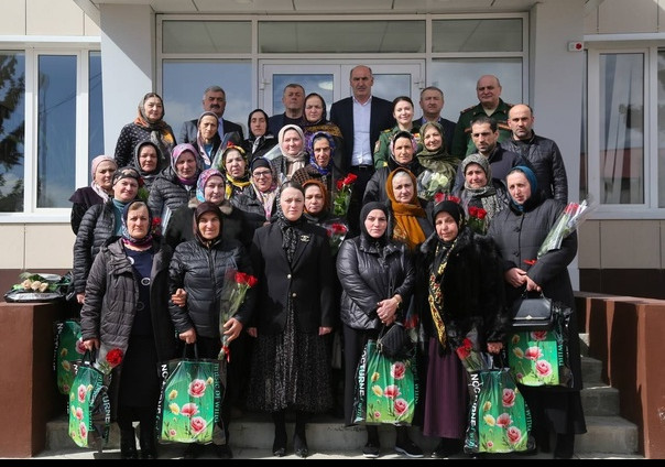 7 марта, в администрации Хунзахского района прошла встреча с матерями участников СВО