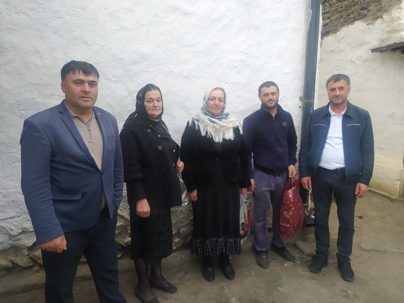 Посетили горномагалскую Цахурскую долину для вручения подарков семьям мобилизованных военнослужащих в СВО , погибших воинов в СВО на Украине