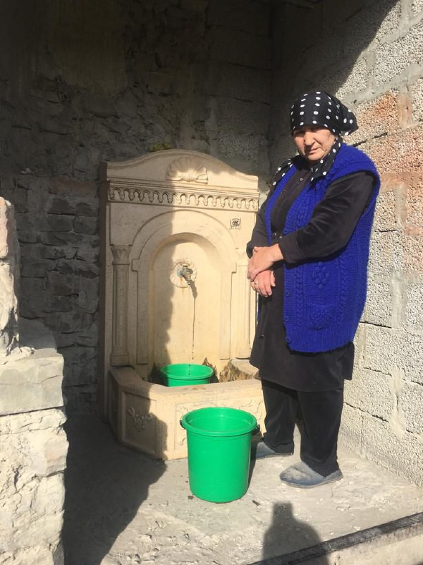 Социальный работник при исполнении своих должностных обязанностей.