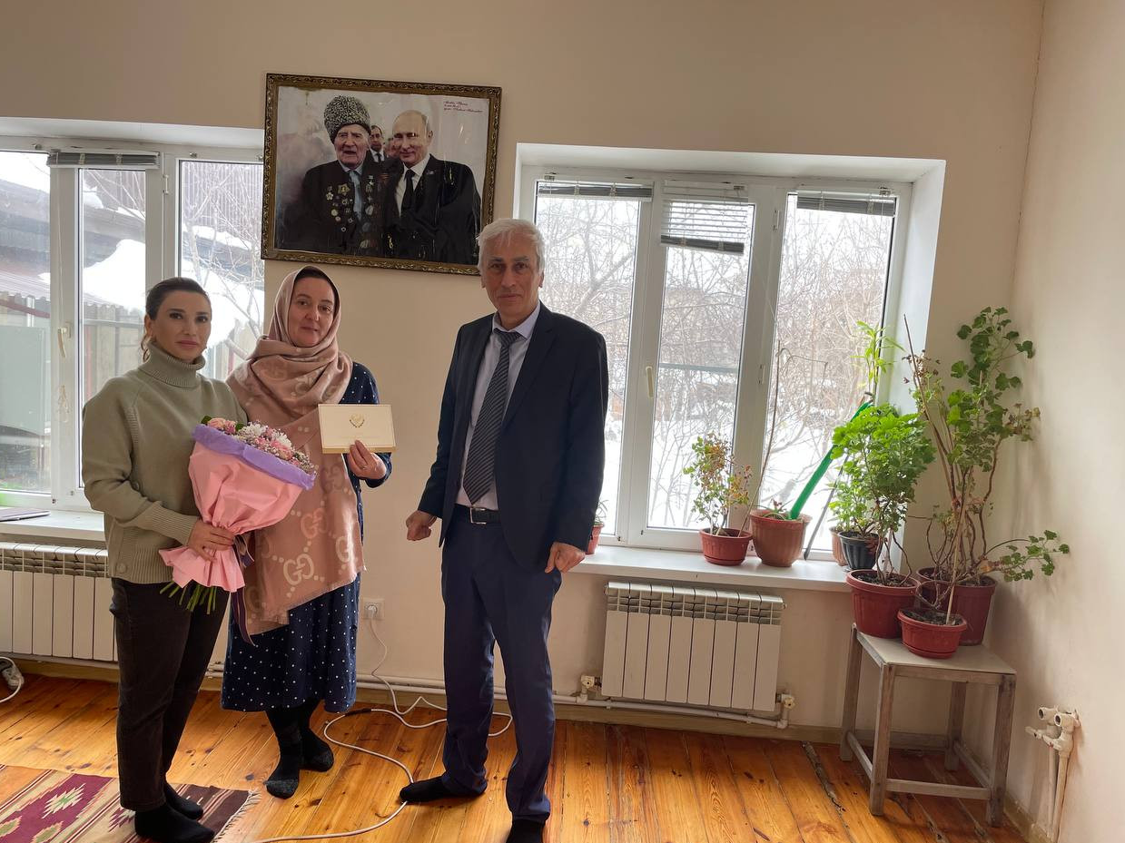 Представители Минтруда Дагестана поздравили Ветеран Великой Отечественной войны Ибрагим-Пашу Садыкова с 99-летием