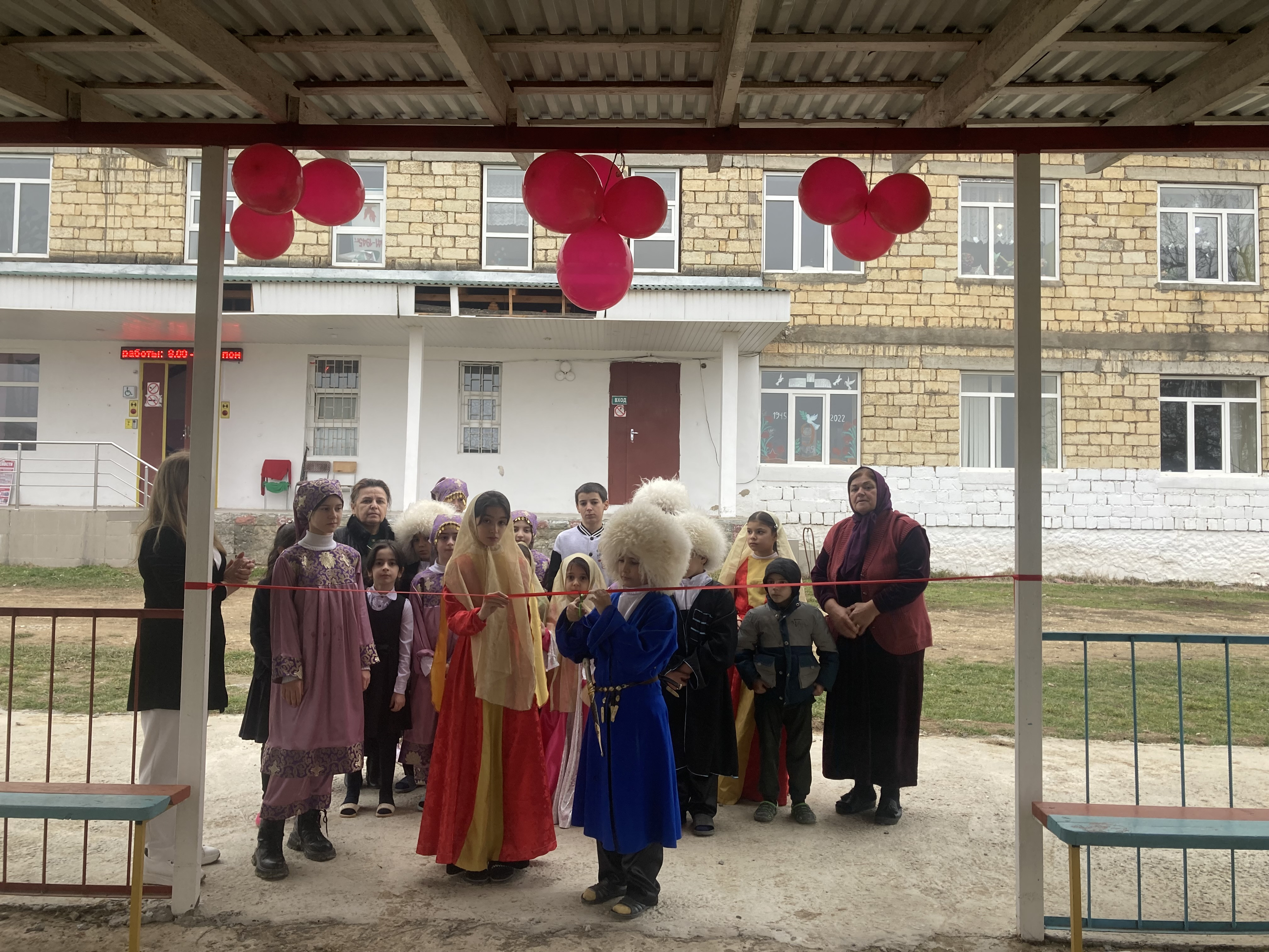 Мероприятие в рамках программы детско-подросткового клуба «Лачин» открытие творческой беседки