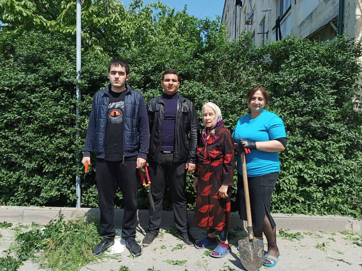 В преддверии праздника 9 мая студенты волонтерского корпуса НКАА " Российского союза молодежи" совместно с социальным работником, оказали помощь вдове участника ВОв - Арутюнян Лидие Васильевне.