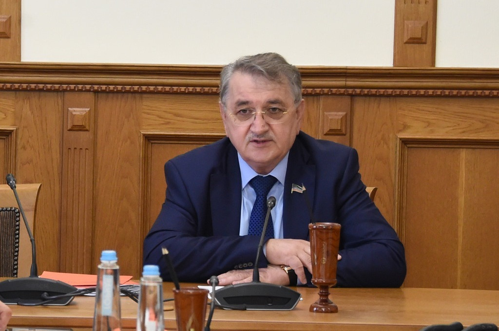 Ильяс Мамаев поздравил трудящихся граждан с Днем Весны и Труда