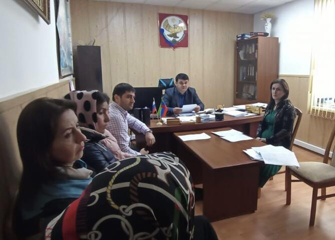 В администрации Хивского района состоялось заседание муниципальной комиссии по делам несовершеннолетних и защите их прав.