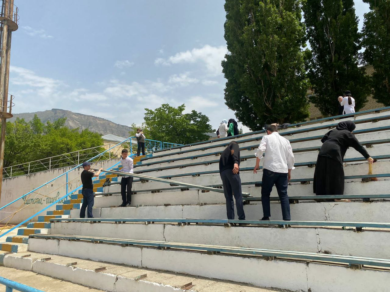 Благоустройства территории Шамилькалинской СОШ по программе РД "Содействие занятости населения"