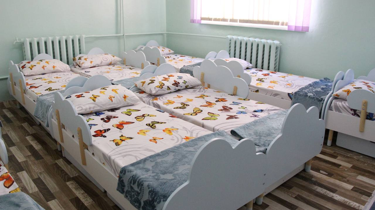 При помощи меценатов в Реабилитационном центре Казбековского района обновлена детская спальная мебель