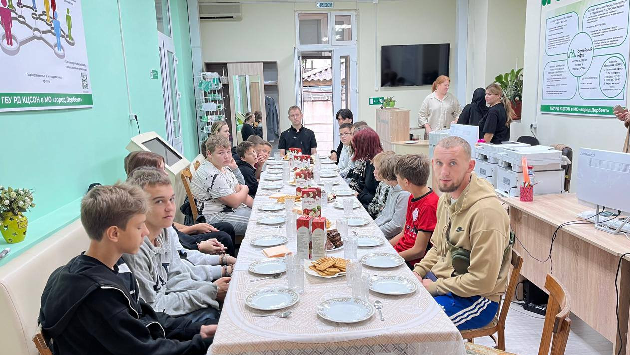 Фонд рд. Республика Дагестан. Начальник пенсионного фонда Дагестанские огни. Руководитель. Подписание соглашения фото.