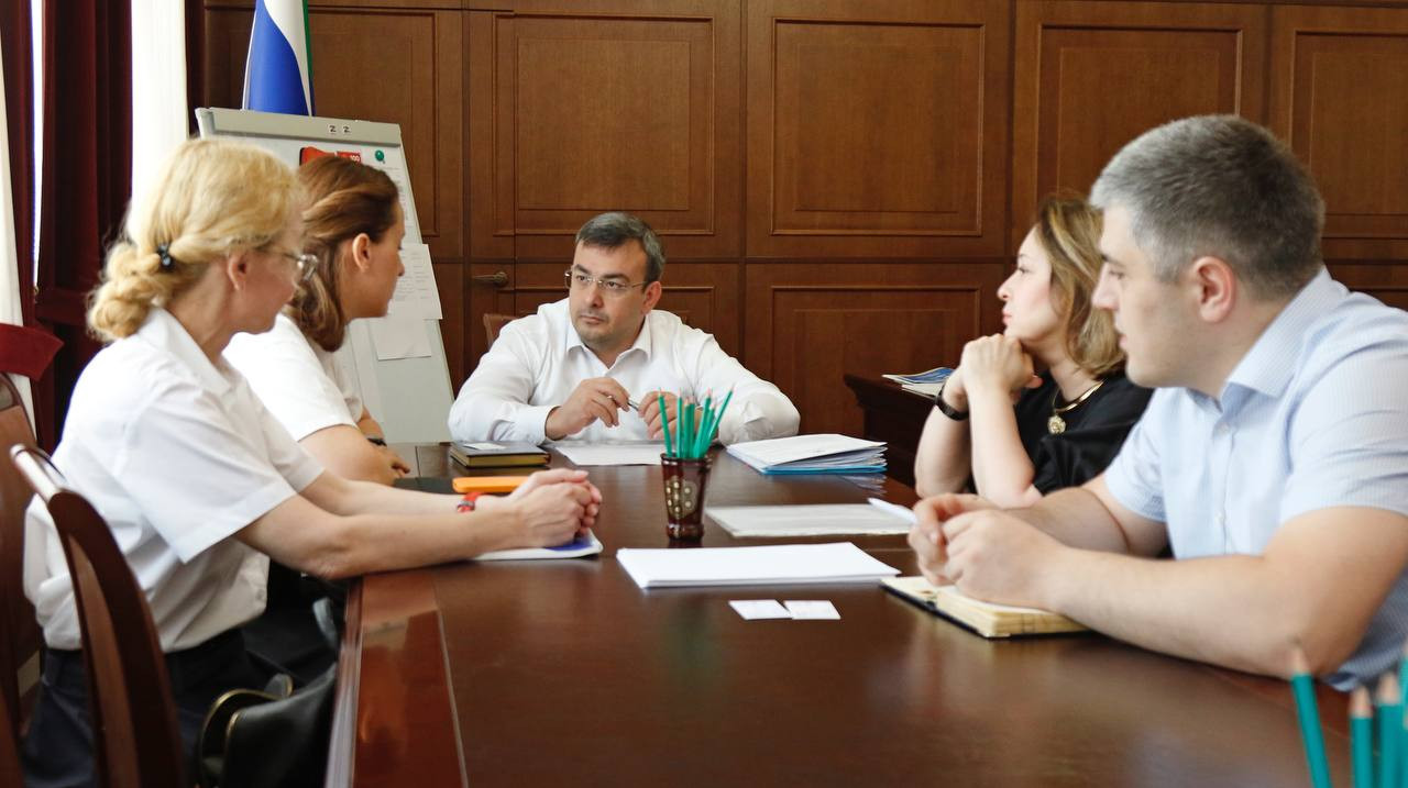 Врио министра труда Магомедзагид Кихасуров провел встречу с руководителем Центра занятости Московской области