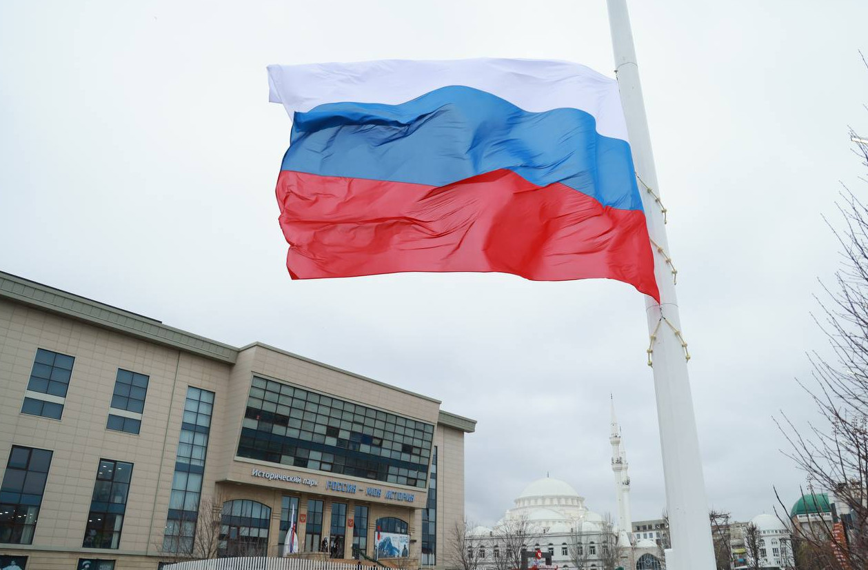 Сергей Меликов принял участие в патриотической акции «Равнение на флаг»