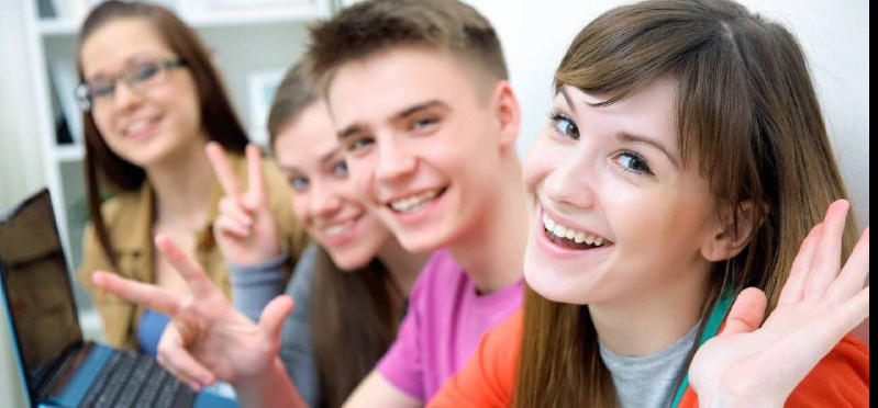 Каким семьям назначается выплата ежемесячного пособия на ребенка в возрасте от 17 до 18 лет?