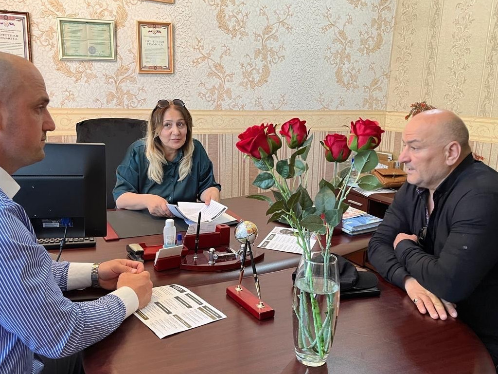 Информирование граждан об условиях поступления на службу по контракту.