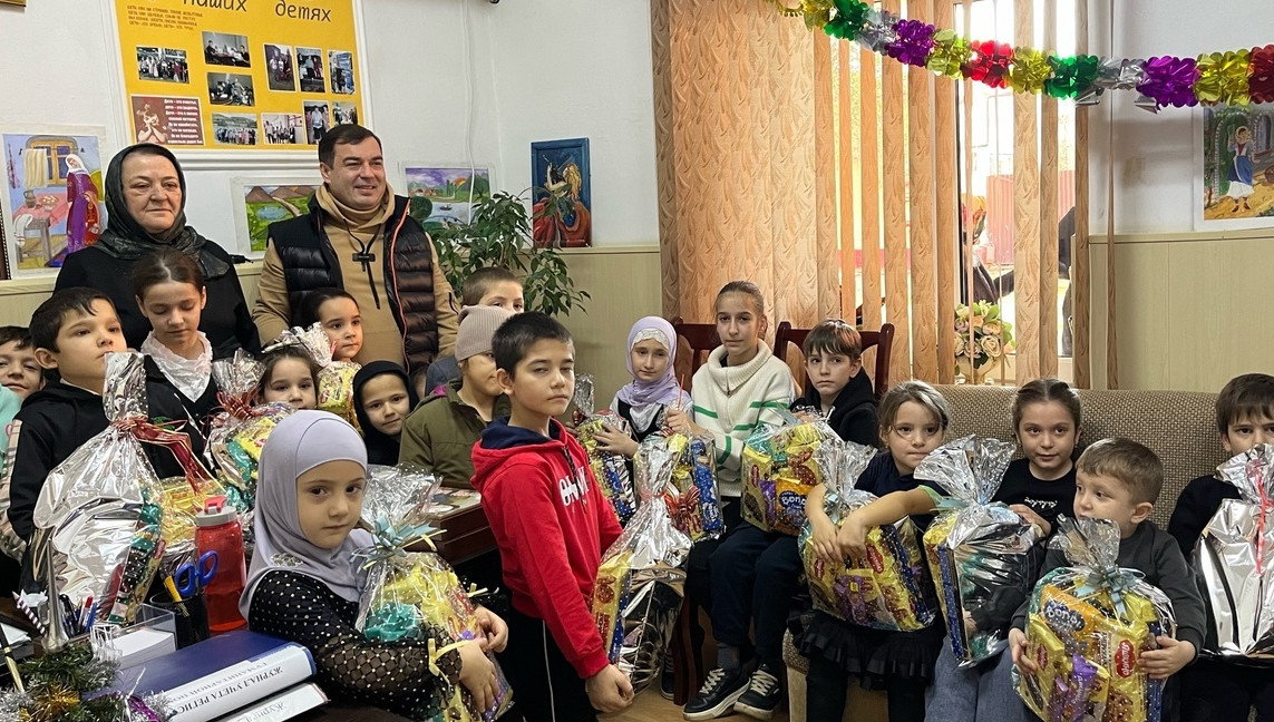 Проведение акции "Новый год в каждый дом!"