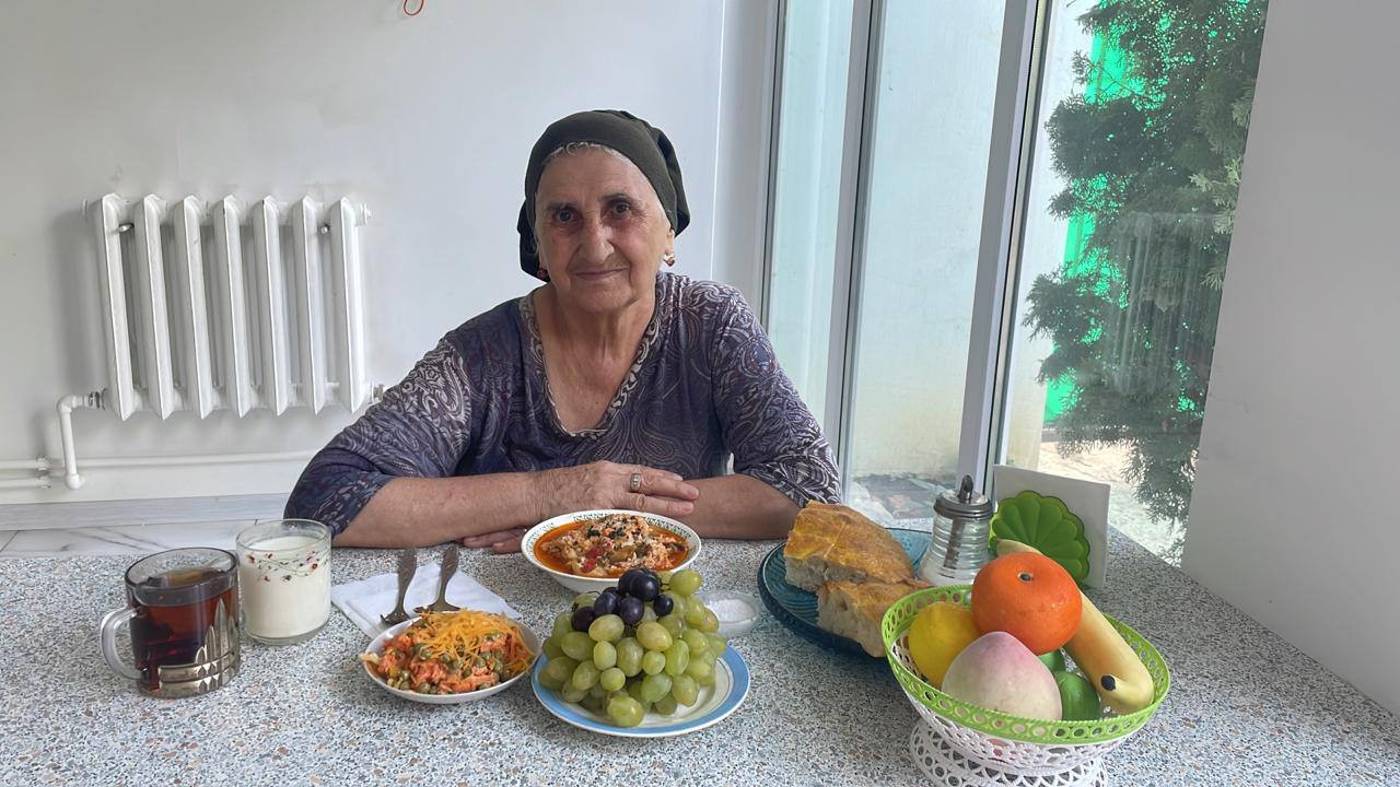 Ужин в отделении временного пребывания граждан пожилого возраста и инвалидов.