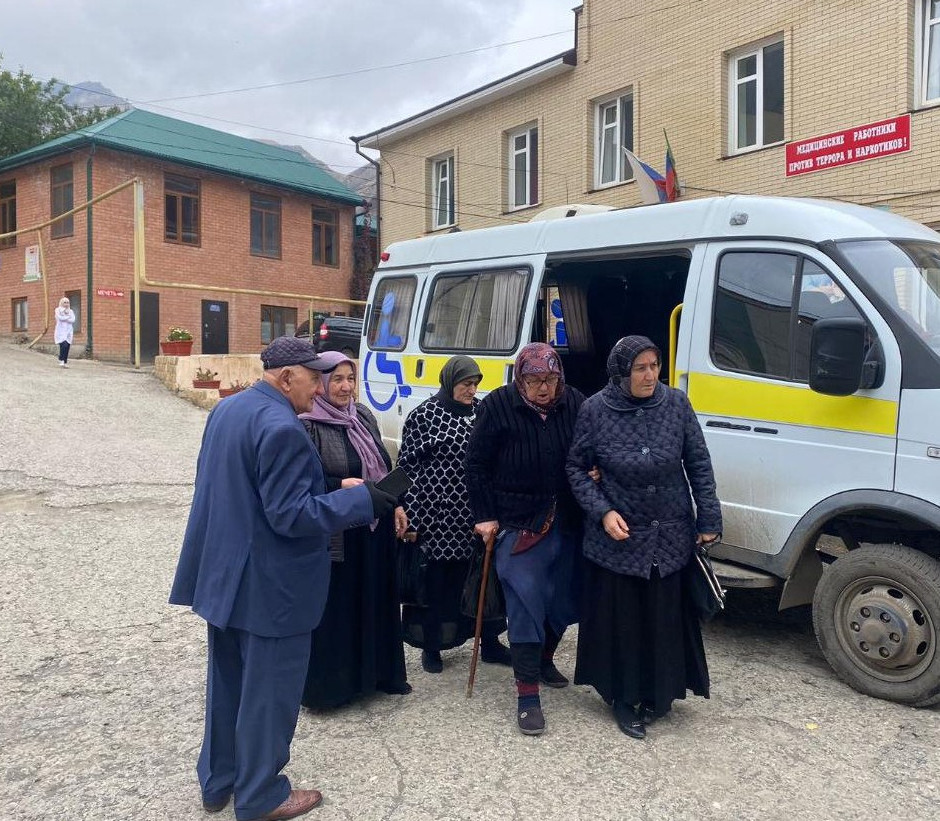 Центром соцобслуживания Минтруда РД в Цумадинском районе совместно с работниками Минздрава РД в рамках проекта «Старшее поколение» обслужено 193 пожилых