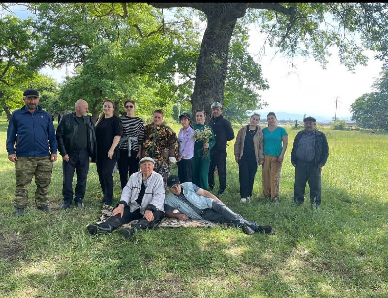 28.05.2024 года работники отделения социального обслуживания граждан пожилого возраста и инвалидов в полустационарной форме совместно с подопечными отделения и отделения временного пребывания совершили туристическую поездку в Саликский лес