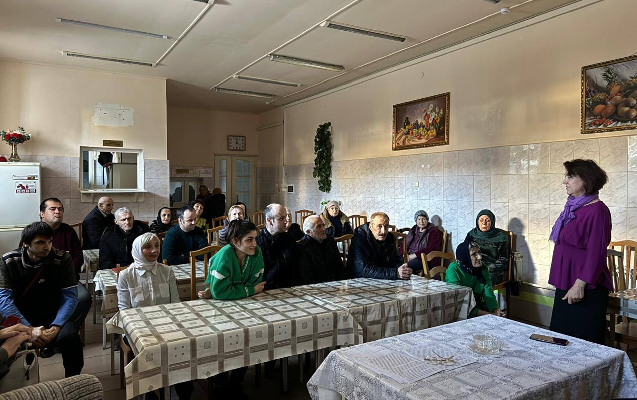 В КЦСОН г. Дербент для обслуживаемых  отделения социального обслуживания граждан пожилого возраста и инвалидов в полустационарной форме была проведена интересная и познавательная лекция на тему :"Как распознать телефонного мошенника"