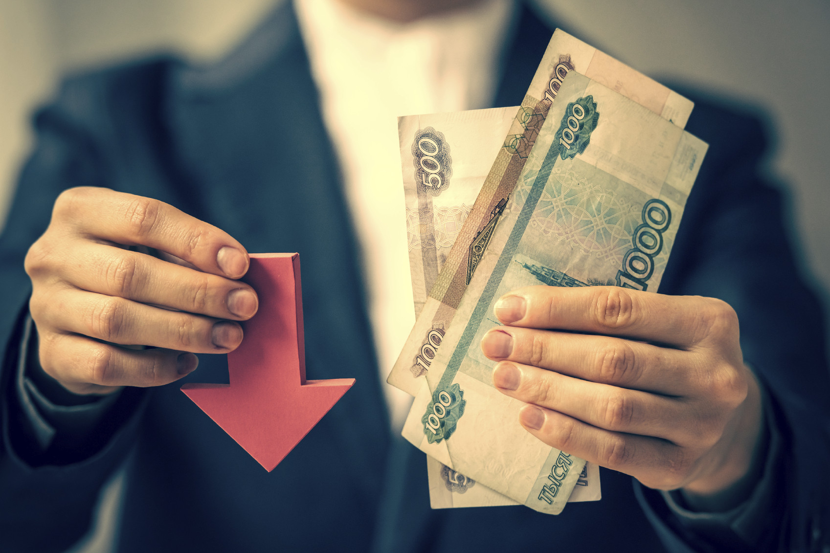 Может ли работодатель понизить зарплату на время испытательного срока?