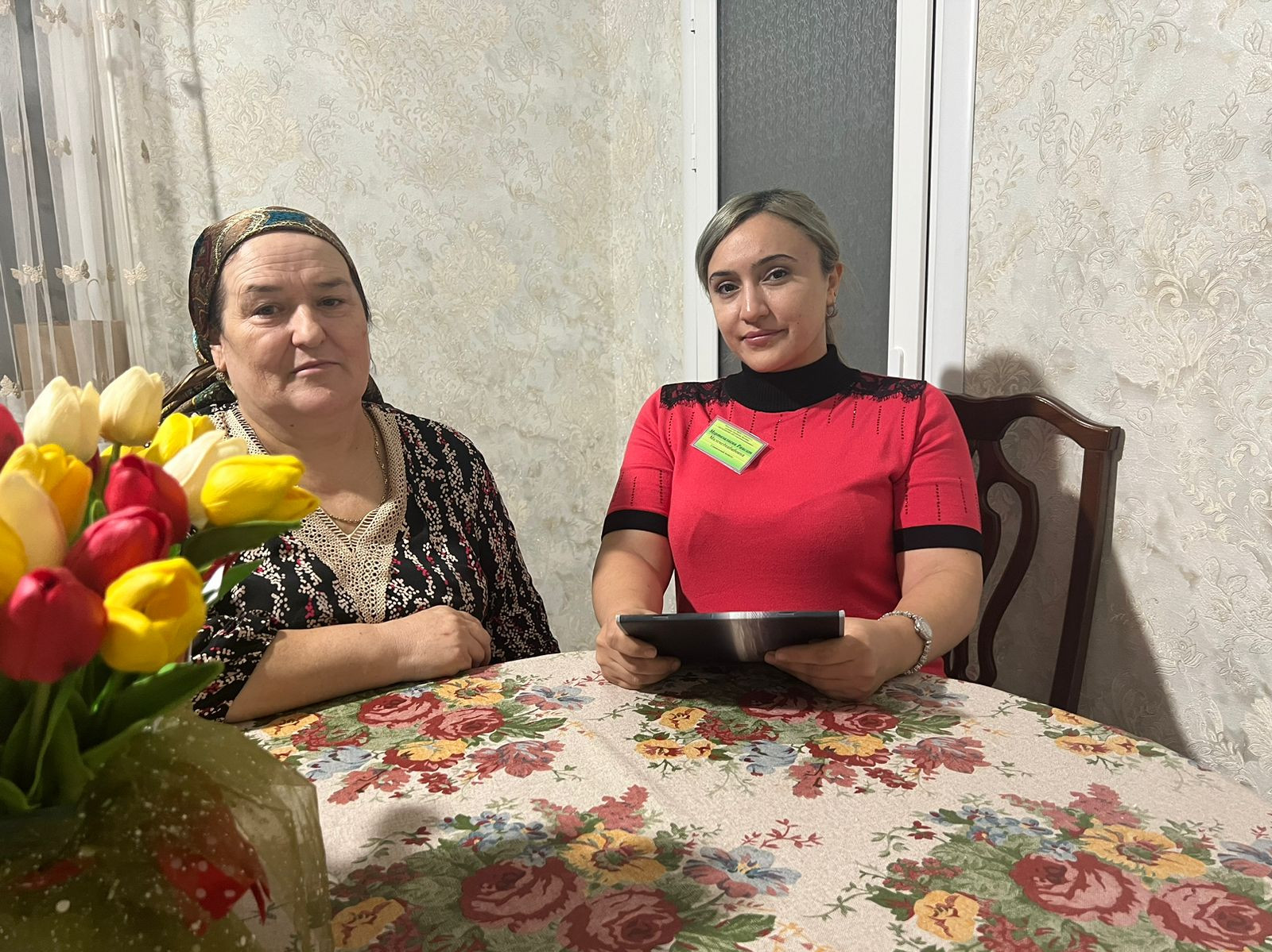 Специалист по работе семьей Муртазалиева Раисат нанесла визит матери участника Специальной Военной Операции (СВО) Раджабова С.