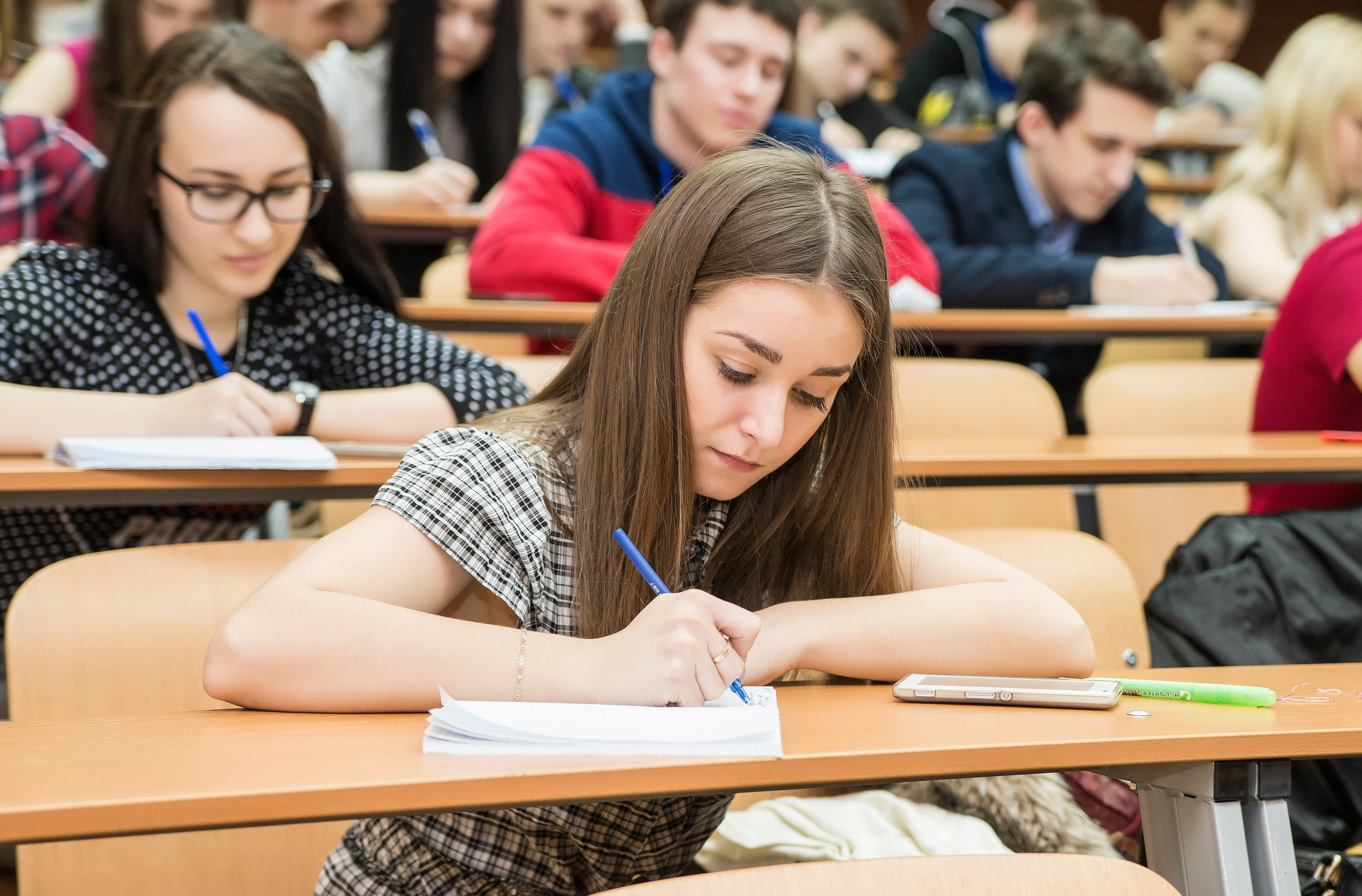 О компенсационных выплатах многодетным семьям в Республике Дагестан части стоимости за обучения детей по образовательным программам среднего профессионального образования.