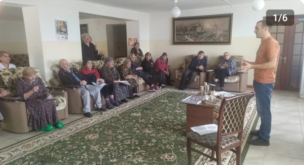 Мастер по кубачинскому искусству Абдурахманов Гаджирабадан Гаджимагомедович провел в доме – интернате «Ветеран» мастер – класс по изготовлению кубачинских изделий из серебра.