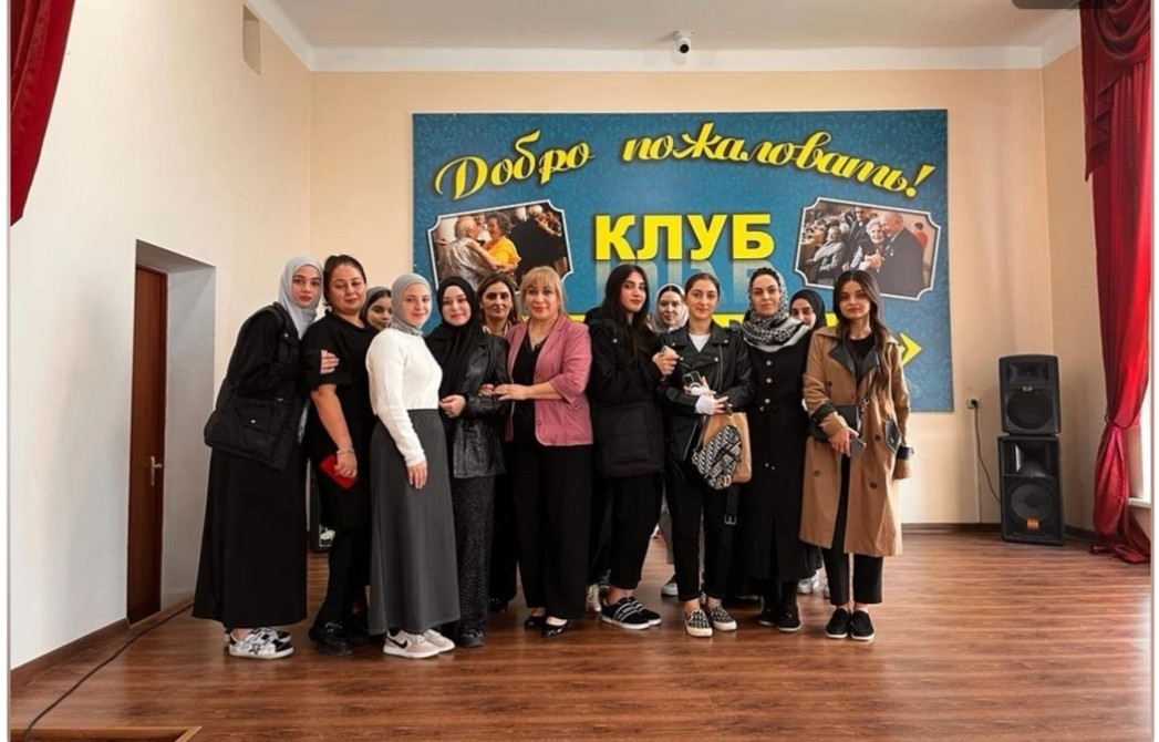 Студенты ДГУНХ в гостьях у ветеранов