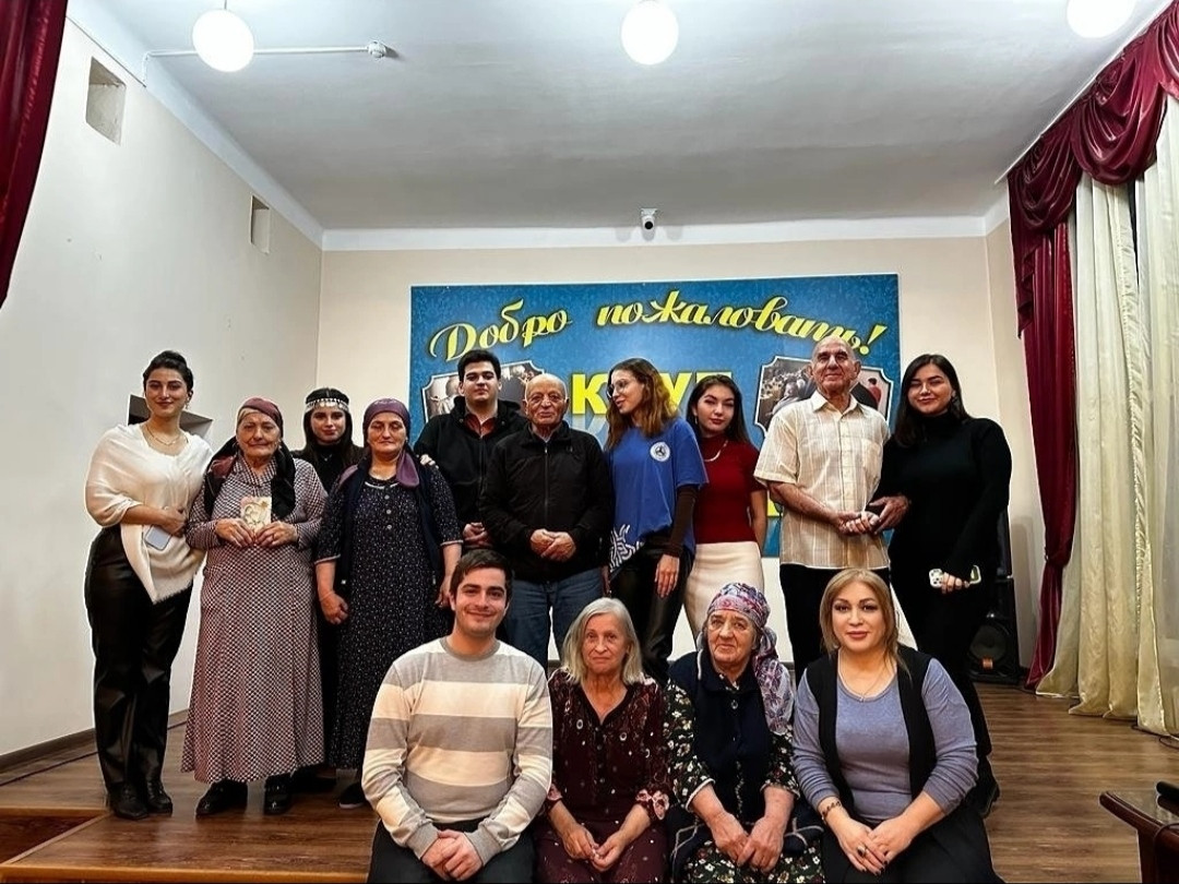 волонтеры гражданско-патриотического отдела Волонтерского центра совместно с активистами центра культуры ДГМУ организовали концерт в доме - интернате "Ветеран"