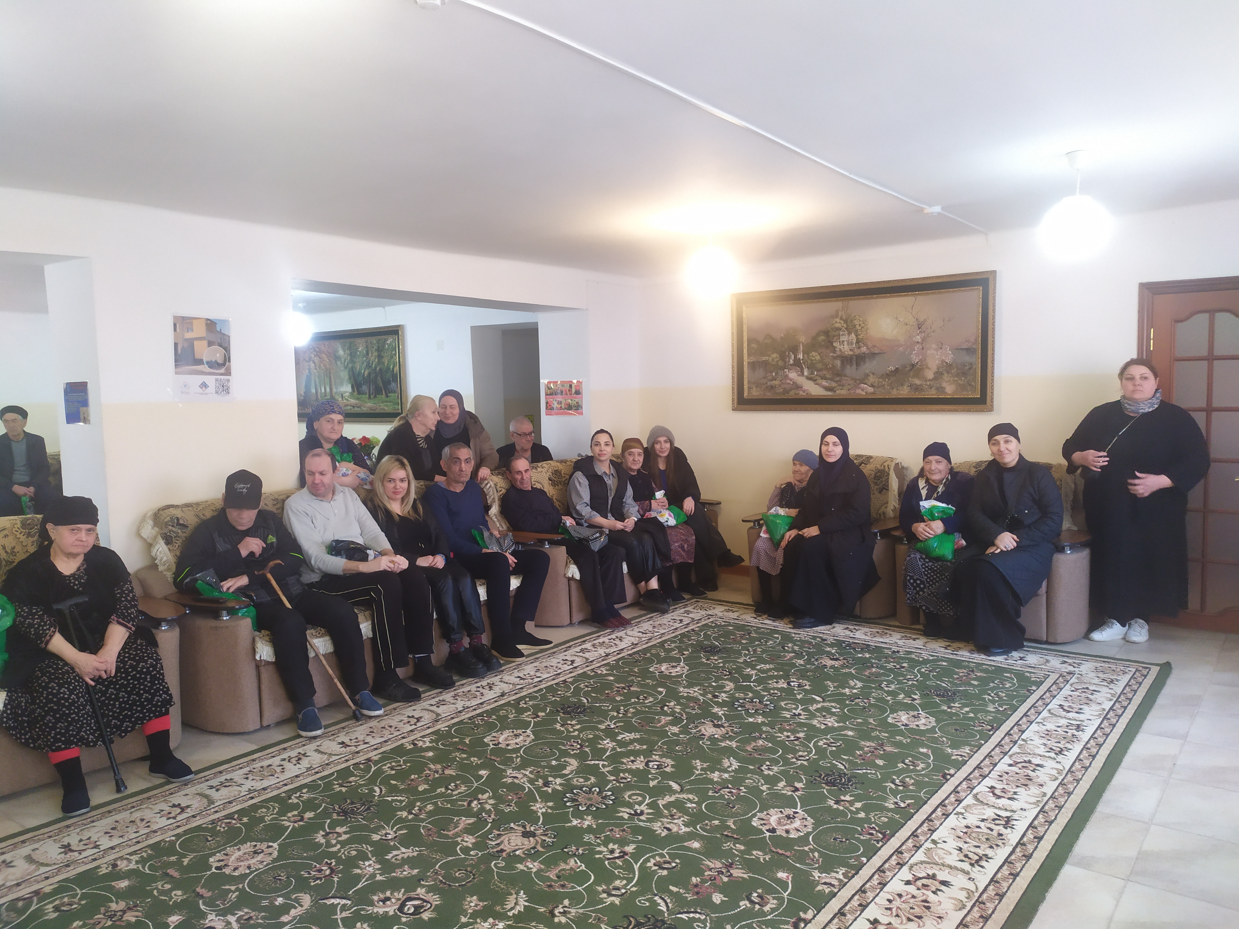 Представители компании Oriflame посетили дом - интернат "Ветеран"