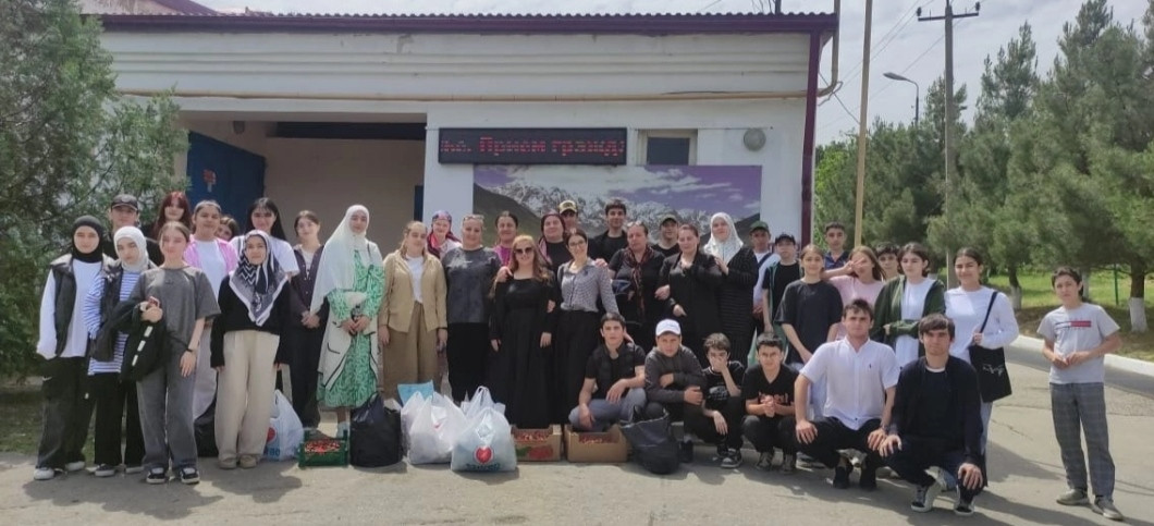 Ученики  МБОУ СОШ 59 им. А.Г. Николаева посетили проживающих дома - интерната "Ветеран"