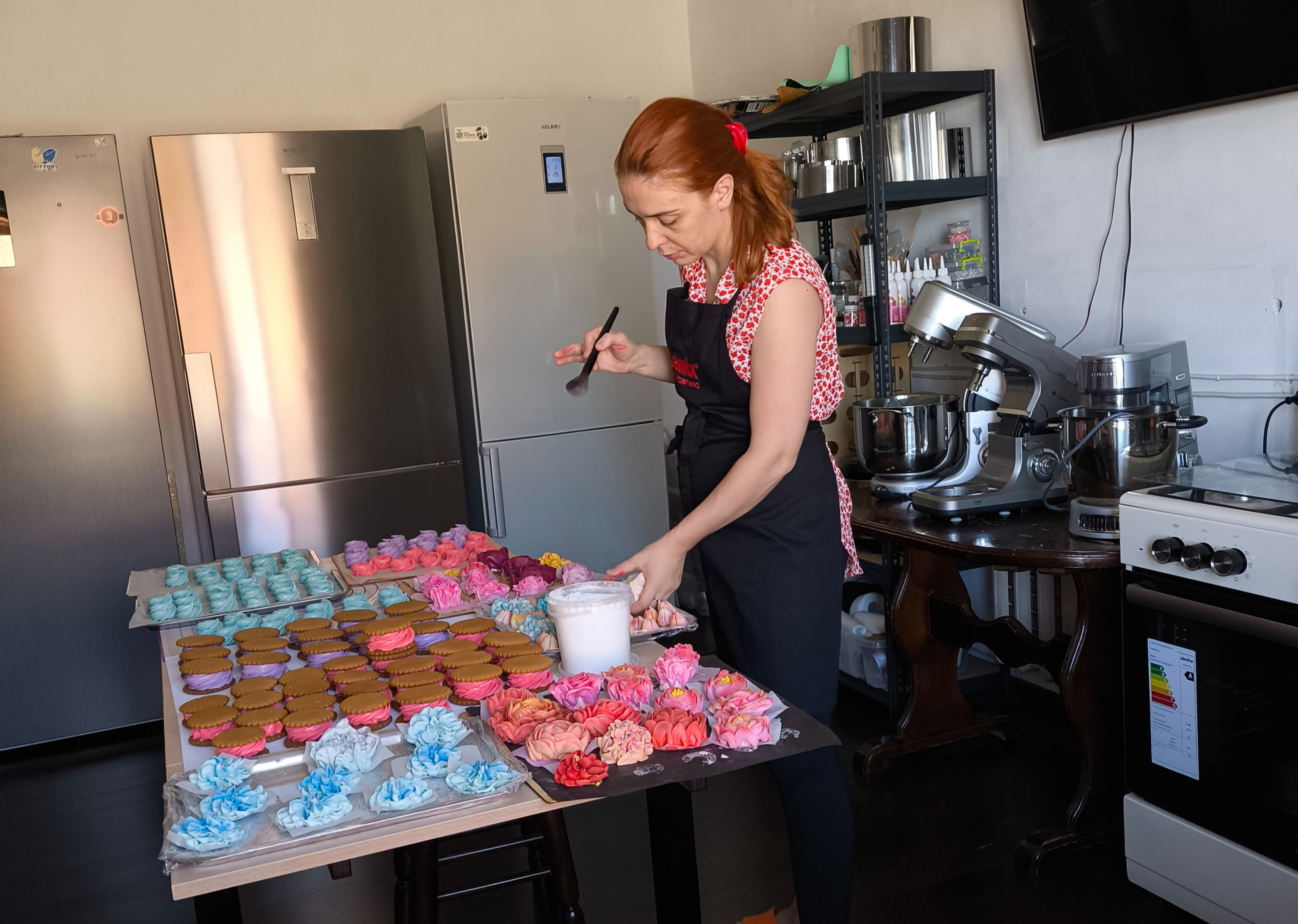 Супруга участника СВО в Новолакском районе открыла кондитерскую на средства Социального контракта Минтруда Дагестана