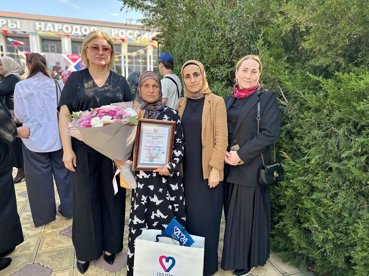 Сегодня в селе Аверьяновке Кизлярского района,состоялось завершающие праздничное мероприятие, приуроченное к Году семьи-"Семья Дагестана"