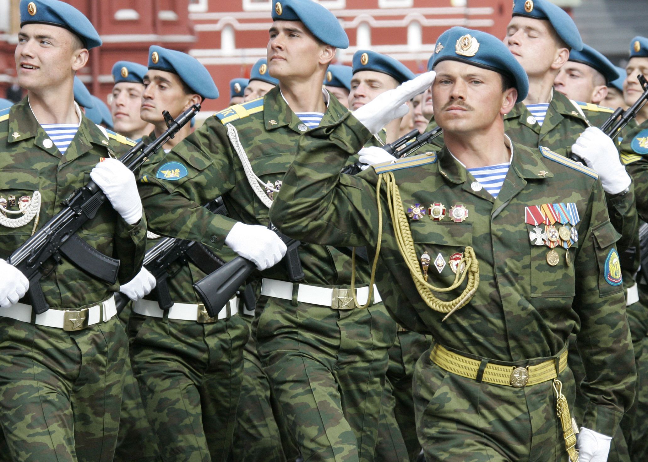 Служить по контракту: престижно и выгодно.