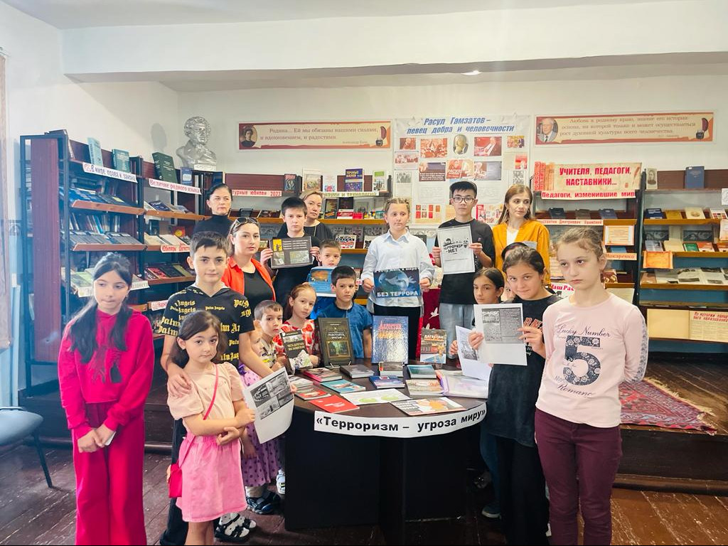 1 сентября специалисты отделения семьи Комплексного Центра социального обслуживания Сергокалинского района организовали в читальном зале районной библиотеки мероприятие, посвященное Дню памяти по жертвам чудовищного теракта в Беслане.
