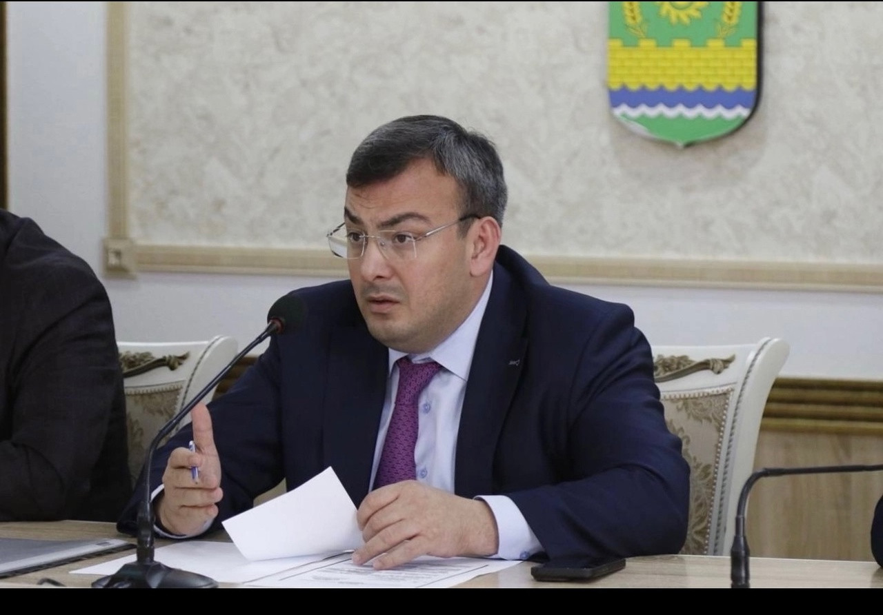 Под руководством врио министра труда и социального развития Республики Дагестан Магомедзагида Кихасурова в администрации Кизилюртовского района прошло расширенное совещание, посвящённое вопросам организации осеннего призыва на военную службу.