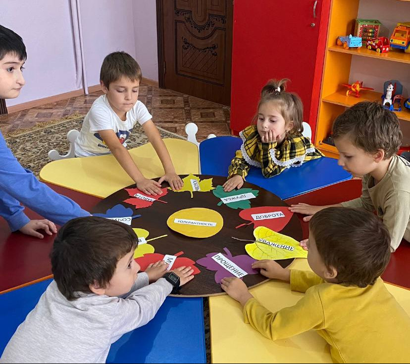 Познавательно-игровое занятие «Путешествие в страну толерантности» провели для детей с ОВЗ