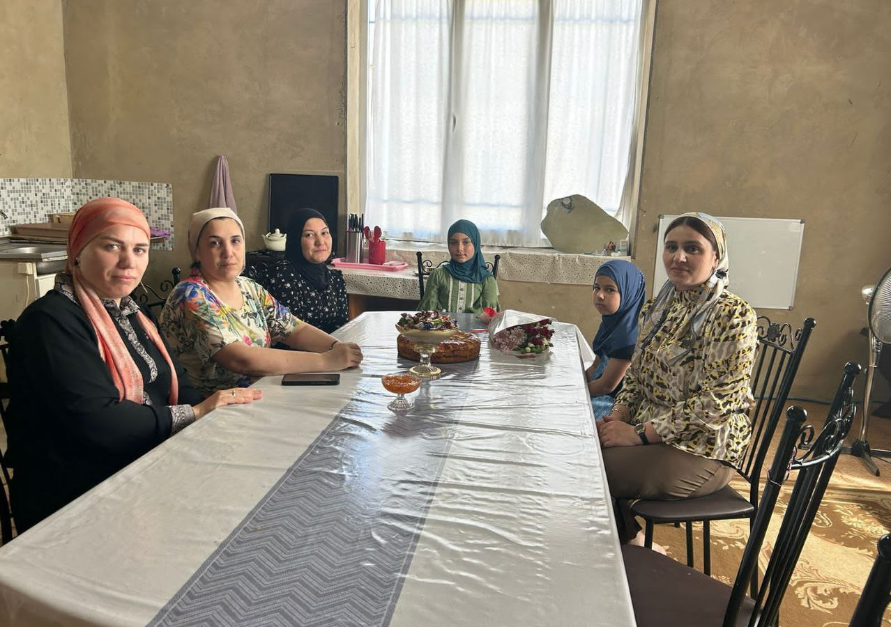 Мы начинаем цикл поздравления.