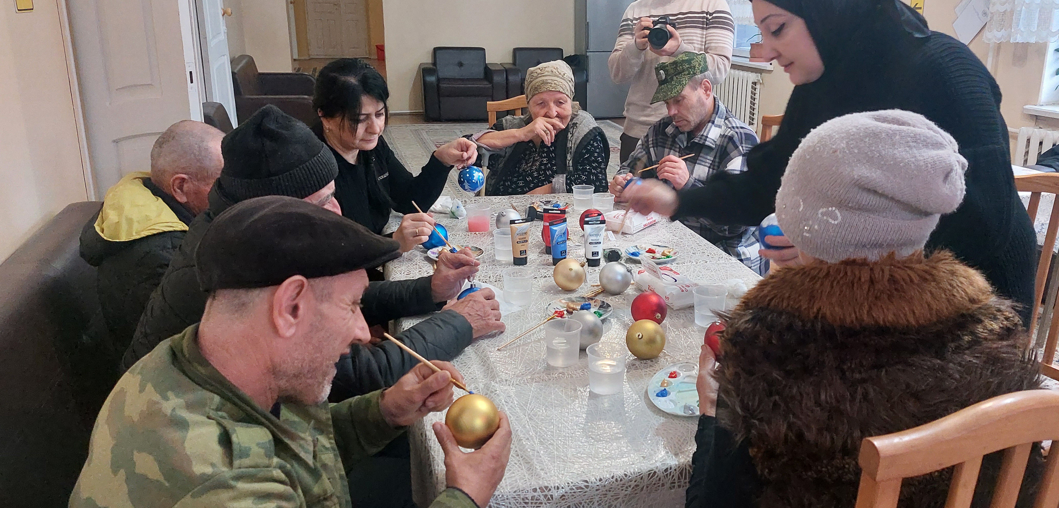 Мастер-класс по росписи новогодних шаров