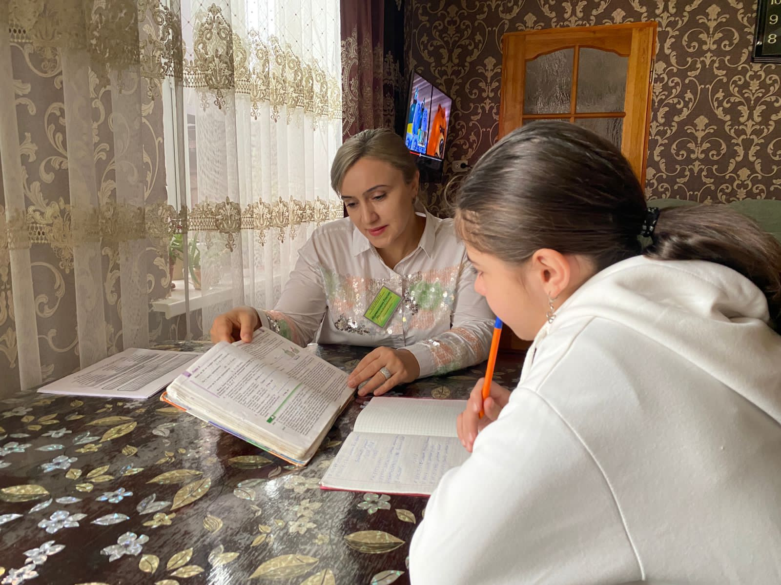 Специалист по работе с семьей Муртазалиева Раисат посетила свою подопечную