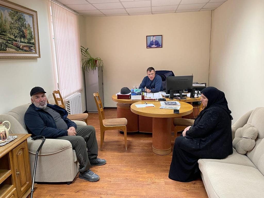 Социальные работники Сергокалинского района оказали содействие семье погибшего в СВО военнослужащего, в получении социальных выплат