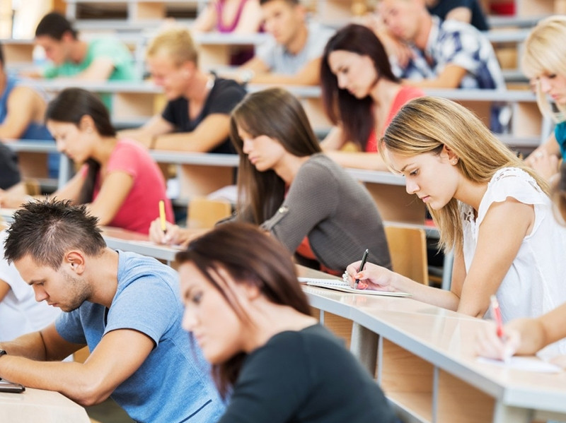 Многодетные семьи в РД получат компенсацию за платное обучение студентов